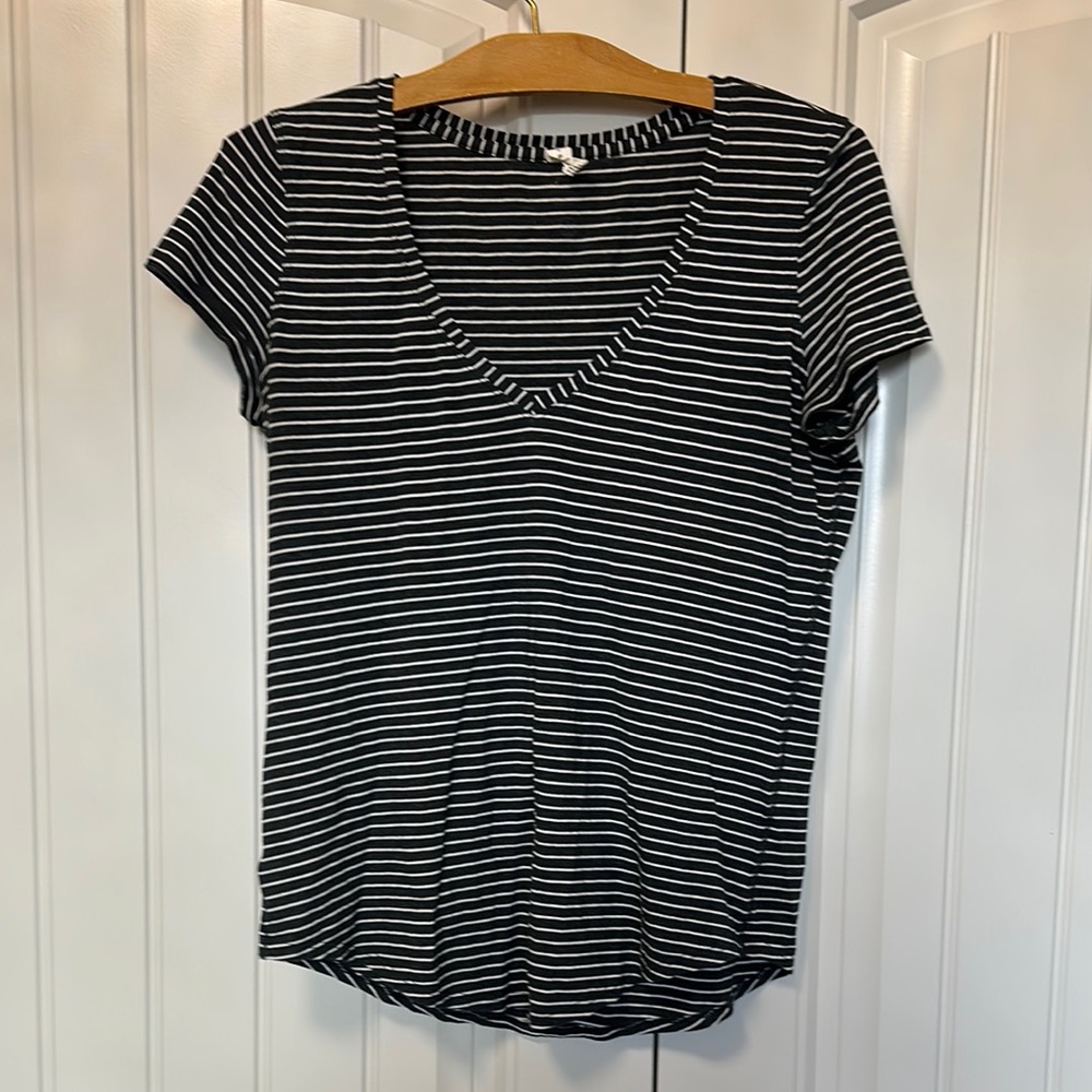 Lululemon White and Gray Fitted Short Sleeve Tee